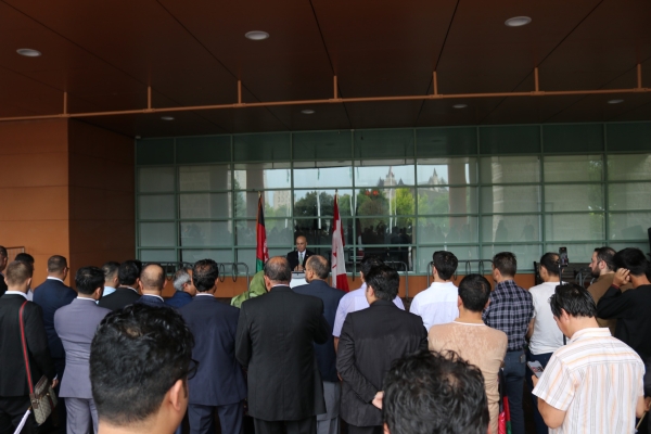 بیرق افغانستان به افتخار یکصدو پنجمین سالگرد استرداد استقلال افغانستان در صحن سیتی هال اوتاوا برافراشته شد